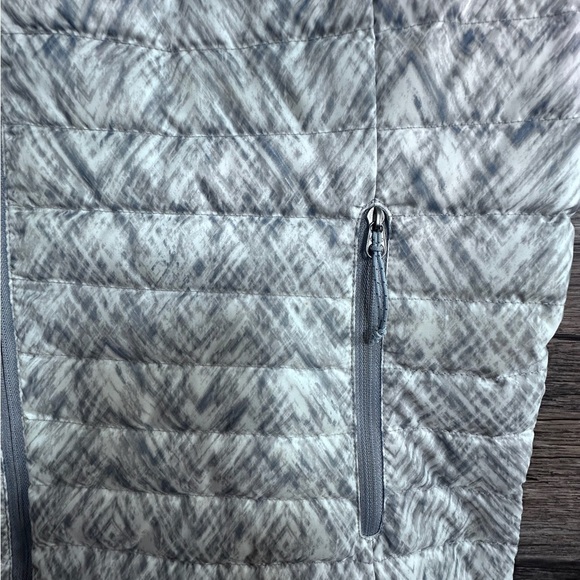 Eddie Bauer Women's Light Gray Quilted Vest - Picture 2 of 10